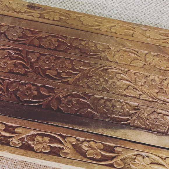 Vintage wood carved elephant expandable book rack. - Picture 2 of 5